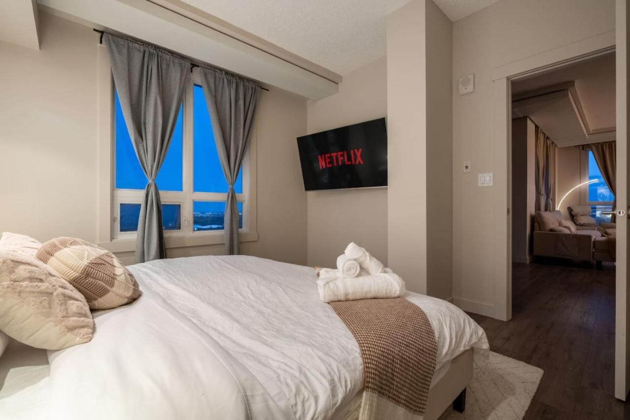 Upscale Penthouse Stay With Mountain & City Views, Free Parking, Bbq Grill, Office Space & More Calgary Luaran gambar