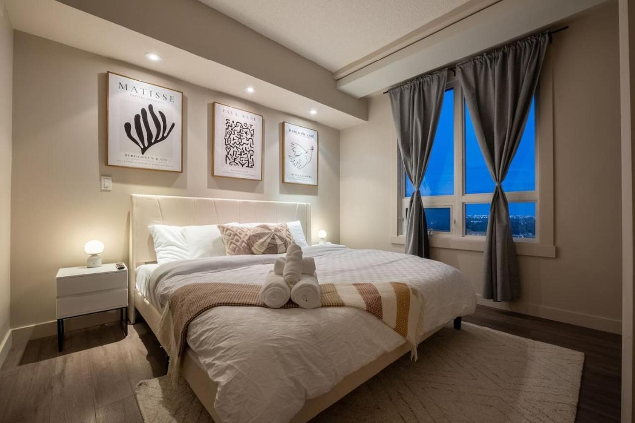 Upscale Penthouse Stay With Mountain & City Views, Free Parking, Bbq Grill, Office Space & More Calgary Luaran gambar